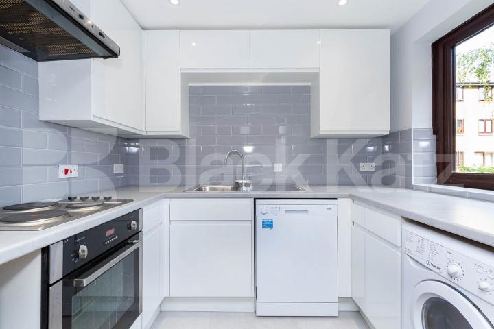 2 bedroom property with allocated parking and communal garden Riverside Close, Lee Vally Park / Upper Clapton